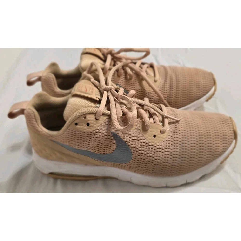 Nike Air Max Motion Shoes Womans 9.5‎ Particle Pink Coral Athletic Running Sport